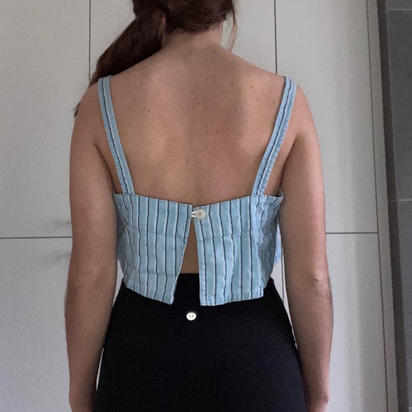 Aritzia flowy cropped tank top - Picture 2 of 3
